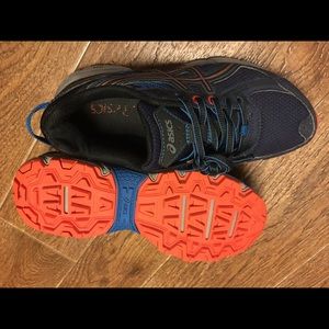 Hiking shoes kids 4 1/2. 37 size